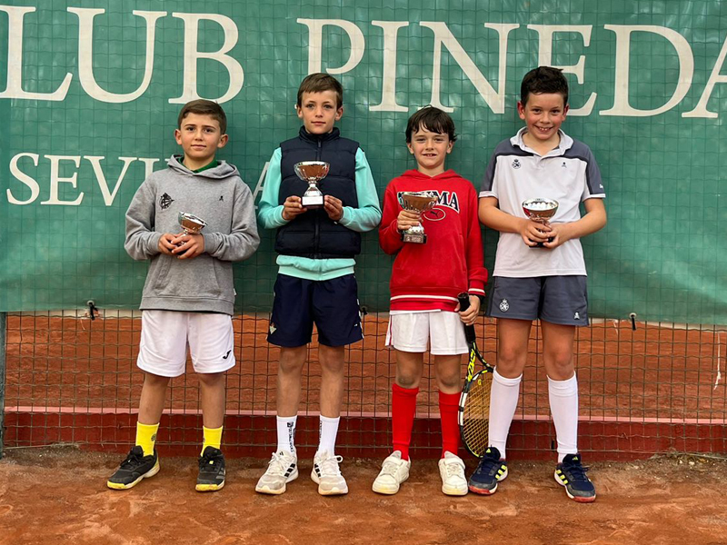 La Escuela de Tenis celebra su 2º torneo Triangular Social de la temporada