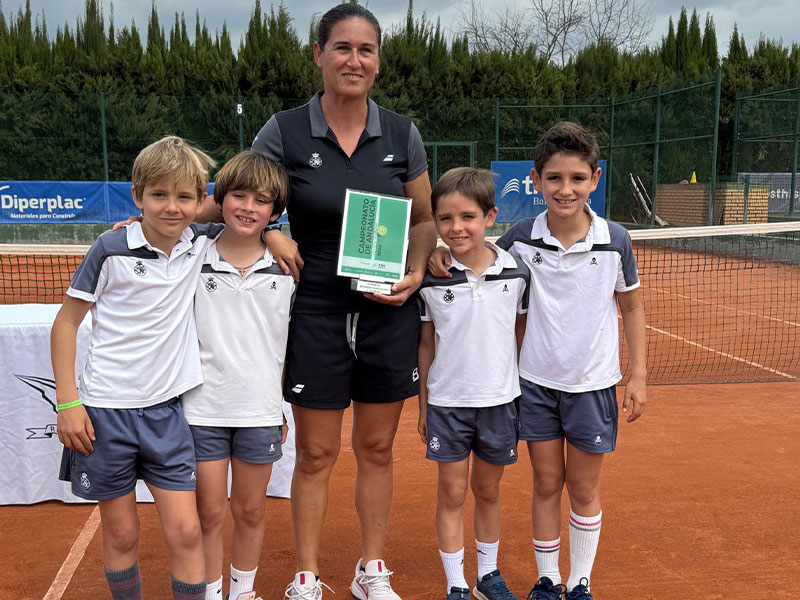 El equipo Benjamín Masculino B de tenis, se proclama campeón de Andalucía