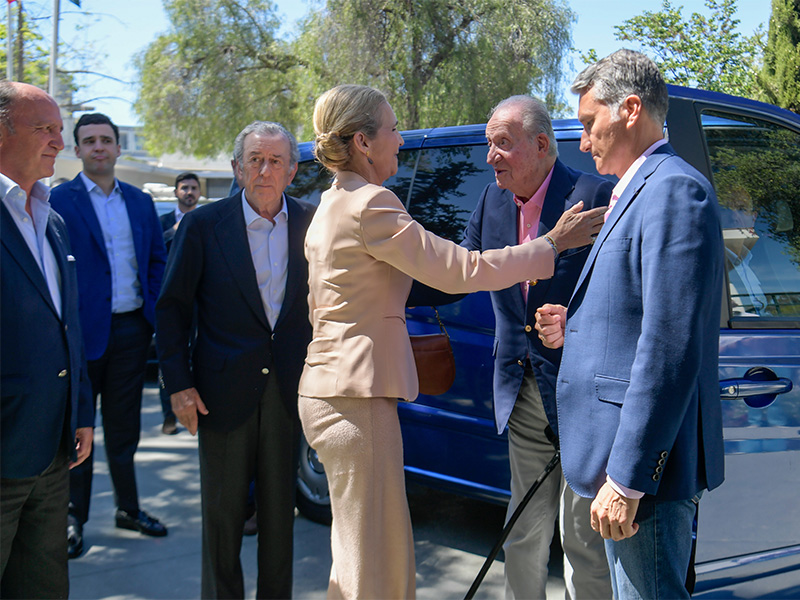 El Club Pineda recibe la visita del rey Juan Carlos I en Domingo de Resurrección