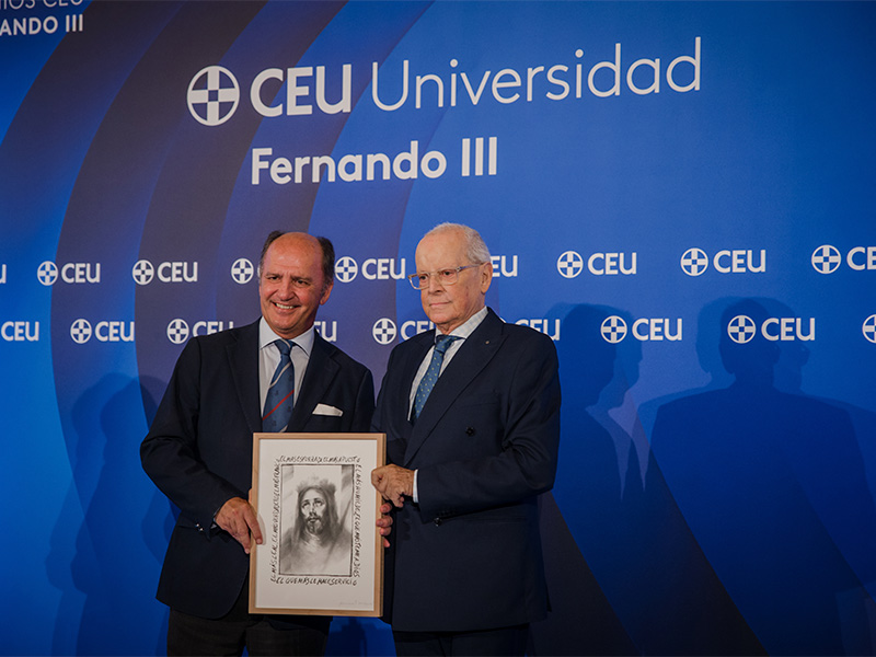 El Real Club Pineda recibe el Premio CEU Fernando III a la excelencia deportiva