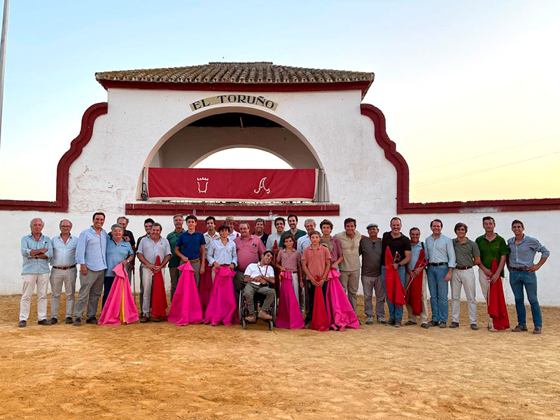 La Escuela de Tauromaquia cierra trimestre con un tentadero en la ganadería Guardiola