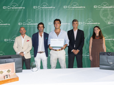Ganador 1ª Categoría Hándicap, Miguel Ángel Amérigo Laguillo, junto a D. Roque Lage, Director de Marketing y Comunicación de El Cronómetro, D. Álvaro Sanchís, gerente de El Cronómetro, D. Gonzalo Piñar, vocal de golf del Real Club Pineda y Dña. Carla Sanchís, en representación de El Cronómetro