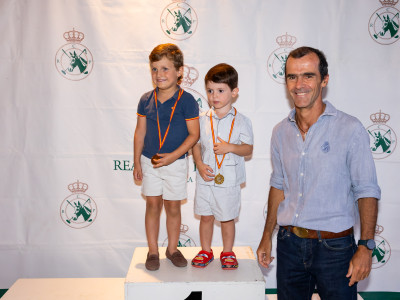Campeones Pre Benjamín junto a Tomás Fernández, vocal de cross 